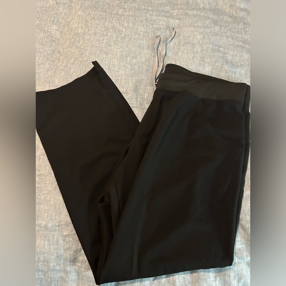 Women’s FIGS Kade Cargo scrub pants